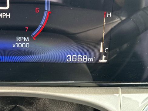 Used 2025 Chevrolet Trax LT w/ LT Convenience Package image 28