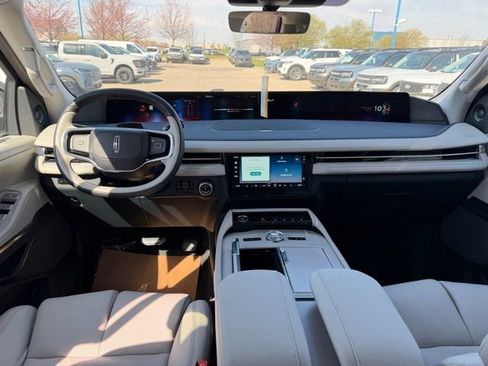 New 2026 Lincoln Navigator L Reserve AWD/4WD image 15