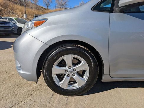 Used 2015 Toyota Sienna LE image 9