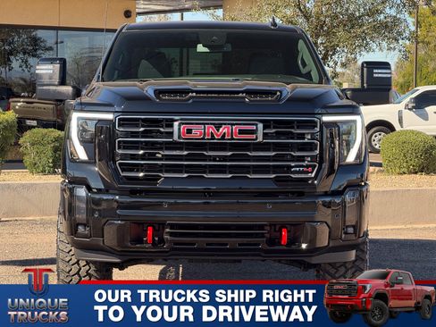 Used 2024 GMC Sierra 2500 AT4 image 2