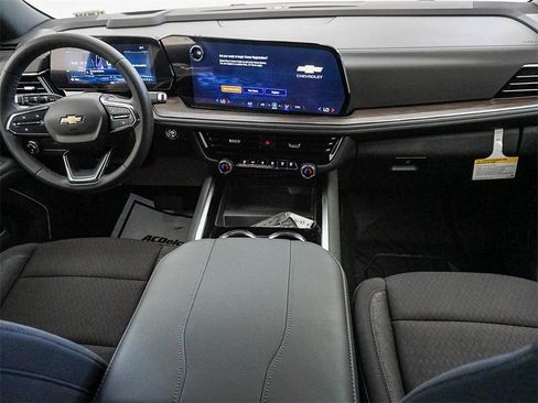 New 2026 Chevrolet Suburban LS image 16