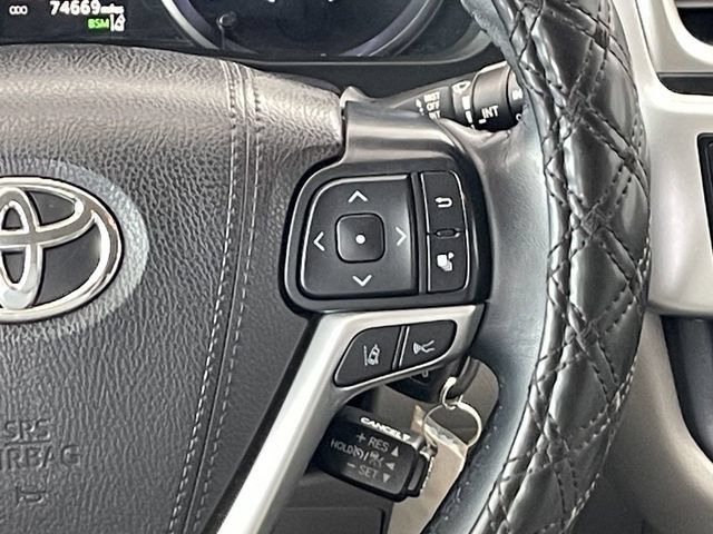 Certified 2019 Toyota Highlander Plus FWD image 34