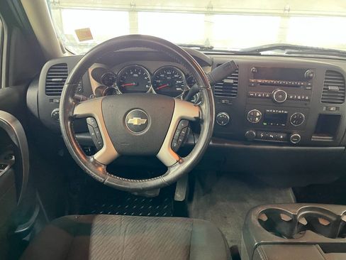 Used 2010 Chevrolet Silverado 2500 LT w/ Interior Plus Package AWD/4WD image 8