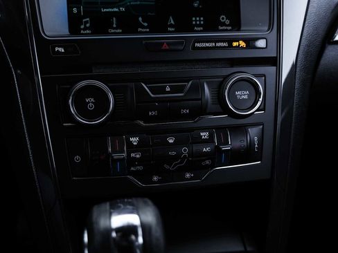 Used 2018 Ford Explorer XLT w/ Equipment Group 202A image 25