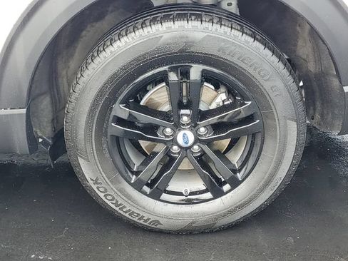 Certified 2023 Ford Explorer XLT w/ Equipment Group 202A AWD/4WD image 8
