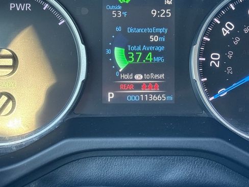 Used 2022 Toyota RAV4 LE image 17