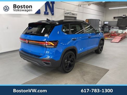 Used 2025 Volkswagen Taos SE image 4