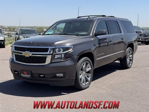 Used 2018 Chevrolet Suburban LT w/ LT Signature Package AWD/4WD image 1