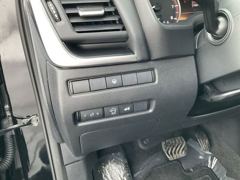 Certified 2024 Nissan Rogue SV image 19