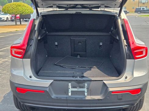 Used 2024 Volvo XC40 B5 Core image 13
