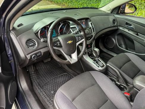 Used 2013 Chevrolet Cruze LT w/ Technology Package FWD image 6