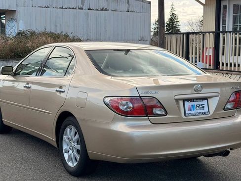 Used 2002 Lexus ES 330 w/ Premium Pkg FWD image 3