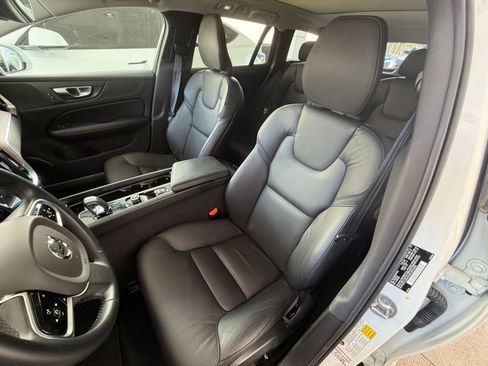 Used 2025 Volvo V60 B5 Cross Country Plus image 36