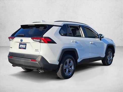 Used 2023 Toyota RAV4 XLE AWD/4WD image 5