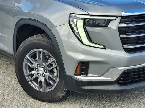 Used 2025 GMC Acadia Elevation image 9