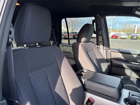 Used 2017 Ford Expedition XLT image 34