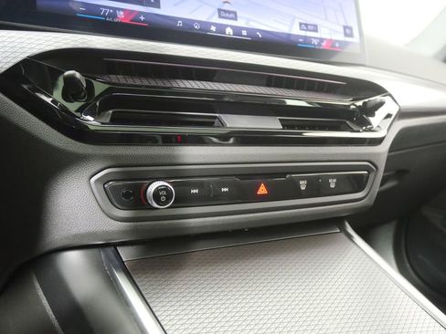 Used 2025 BMW 330i Sedan image 23