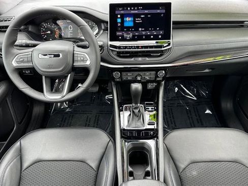 New 2026 Jeep Compass Latitude image 10