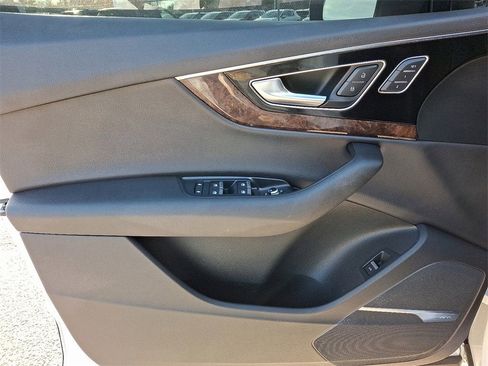 Used 2018 Audi Q7 3.0T Premium Plus w/ Premium Plus Package image 13