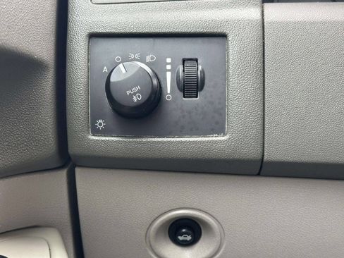 Used 2008 Chrysler 300 Limited image 29