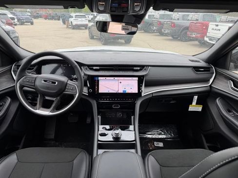 Used 2026 Jeep Grand Cherokee L 4WD image 11