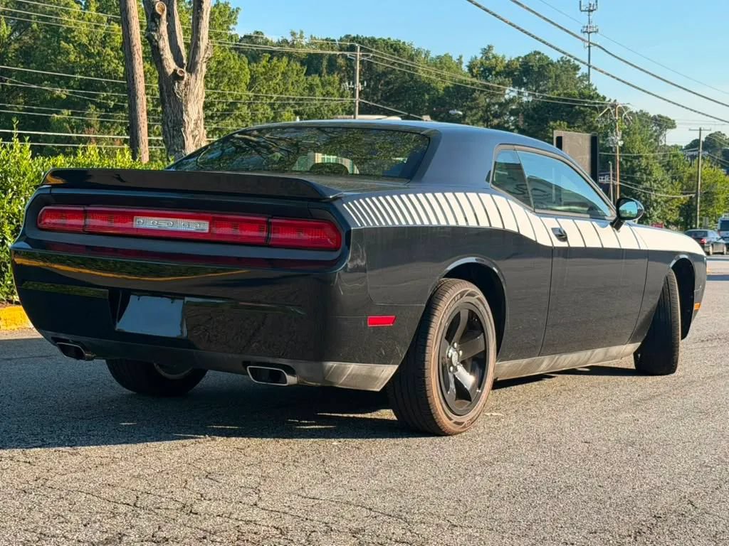 Used 2014 Dodge Challenger SXT RWD image 6