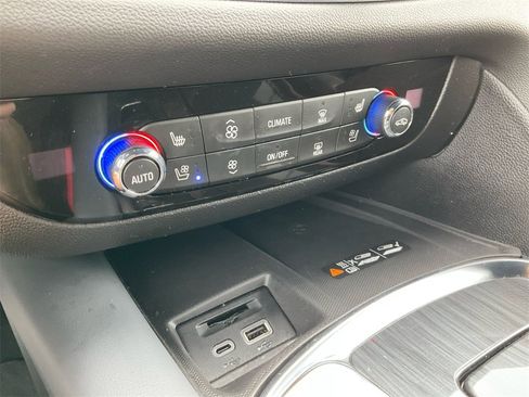 Used 2024 Buick Enclave Premium image 25