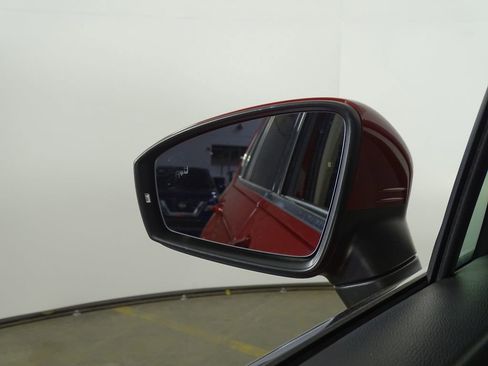 Used 2019 Volkswagen Tiguan SE image 37