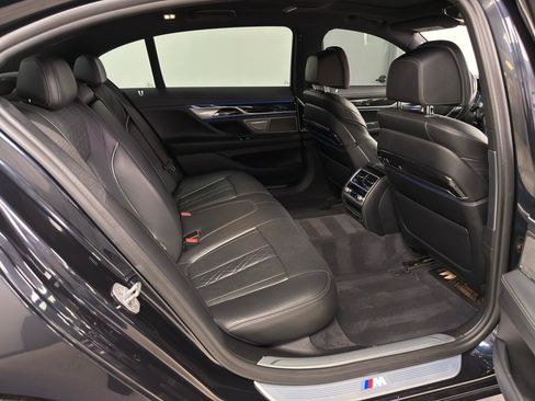 Used 2019 BMW 750i xDrive w/ M Sport Package AWD/4WD image 31