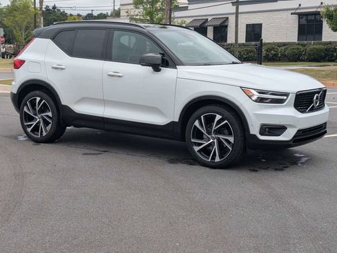 Used 2021 Volvo XC40 T5 R-Design w/ Advanced Package AWD/4WD image 2