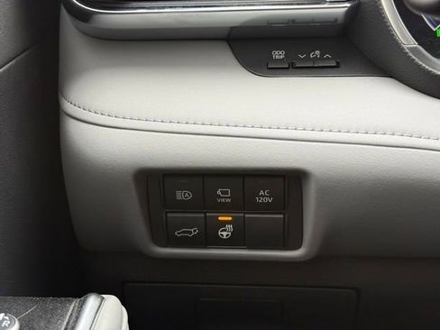 Used 2025 Toyota Highlander Platinum AWD/4WD image 15