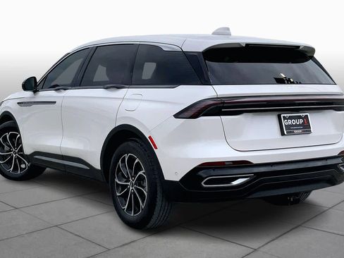 Used 2024 Lincoln Nautilus Premier image 11