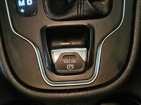 Used 2019 Jeep Cherokee Latitude Plus w/ Comfort/Convenience Group image 38