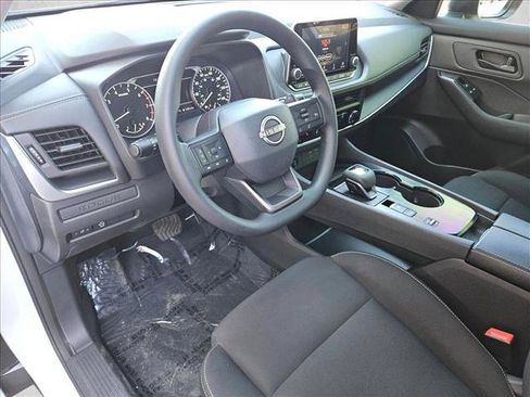 Used 2025 Nissan Rogue S FWD image 27