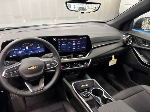 New 2026 Chevrolet Equinox LT w/ Convenience Package II FWD image 21