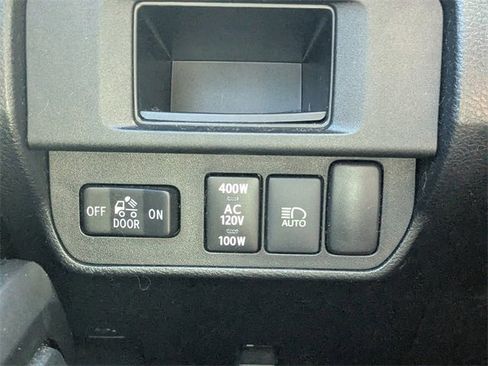 Used 2018 Toyota Tacoma TRD Sport image 20