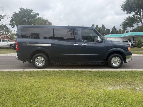 Used 2017 Nissan NV 3500 SV w/ SV Technology Package RWD image 4