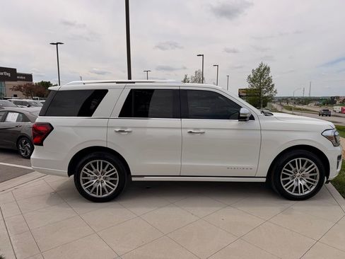 Used 2022 Ford Expedition Platinum AWD/4WD image 6
