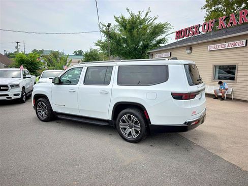 Used 2024 Jeep Wagoneer L Series II RWD image 2