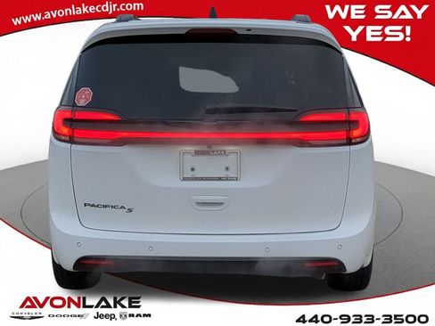 New 2026 Chrysler Pacifica Select image 5