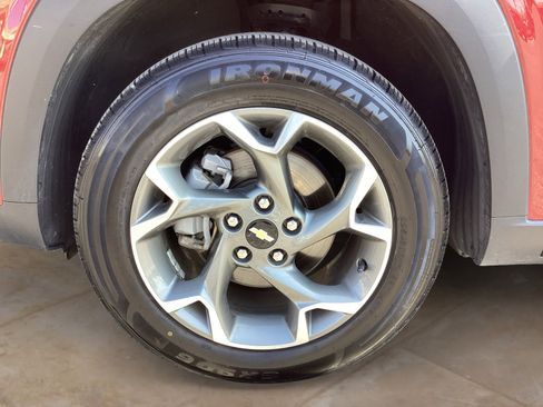 Used 2025 Chevrolet Trax LT FWD image 27