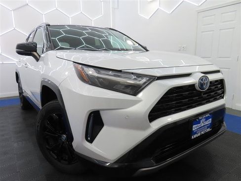 Used 2023 Toyota RAV4 XSE AWD/4WD image 3