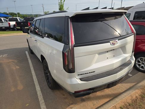 Used 2022 Cadillac Escalade ESV Premium Luxury w/ Performance Package AWD/4WD image 2