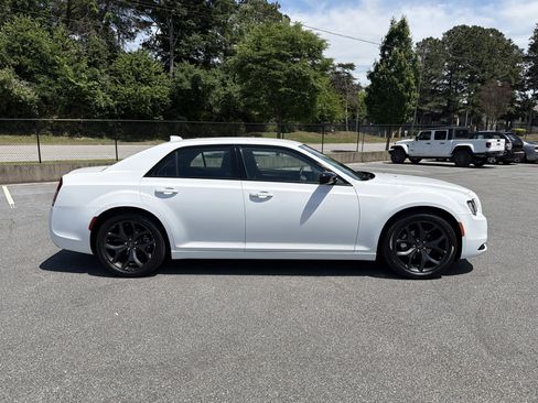 Used 2022 Chrysler 300 Touring w/ Sport Appearance Package RWD image 17