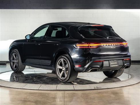 Certified 2026 Porsche Macan AWD/4WD image 3
