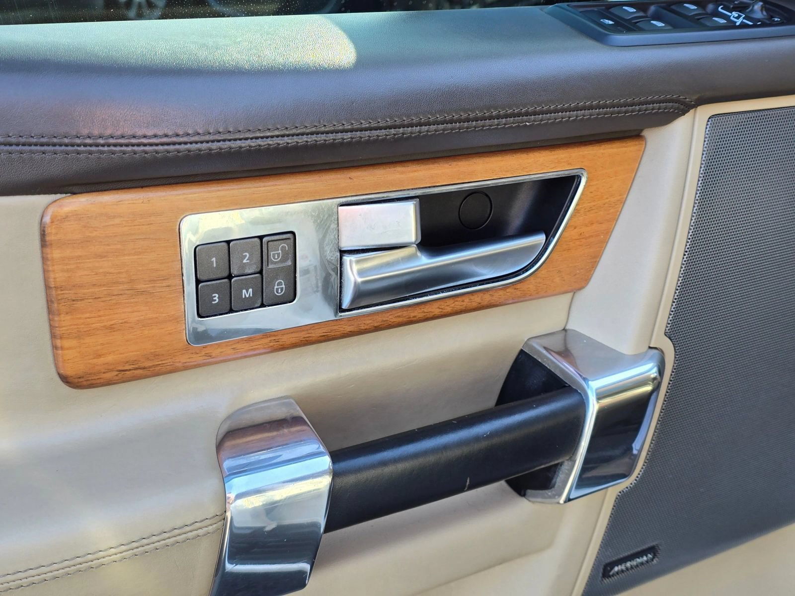 Used 2015 Land Rover LR4 HSE LUX AWD/4WD image 24