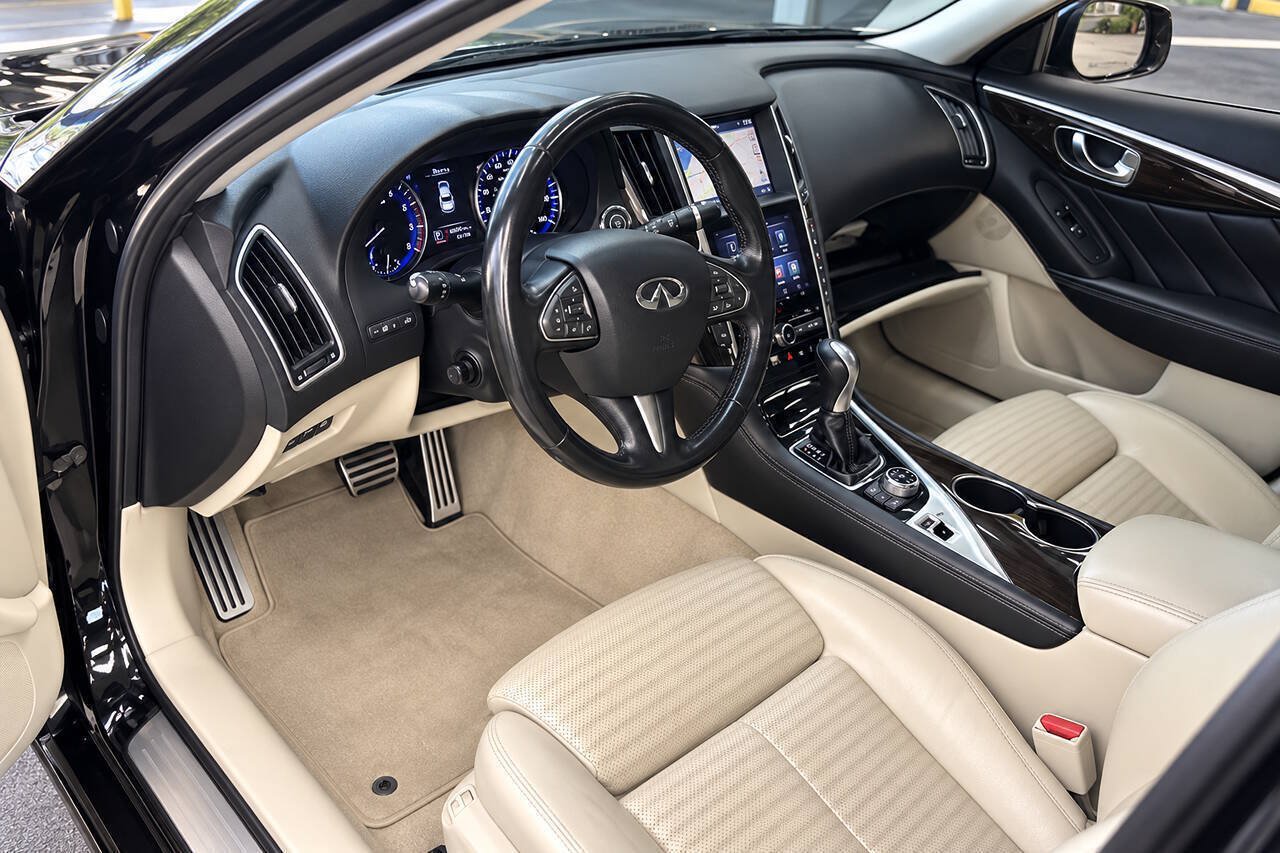Used 2015 INFINITI Q50 AWD w/ Deluxe Touring Package image 2