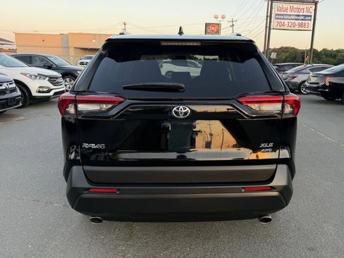 Used 2020 Toyota RAV4 XLE w/ Carpet Mat Package AWD/4WD image 5