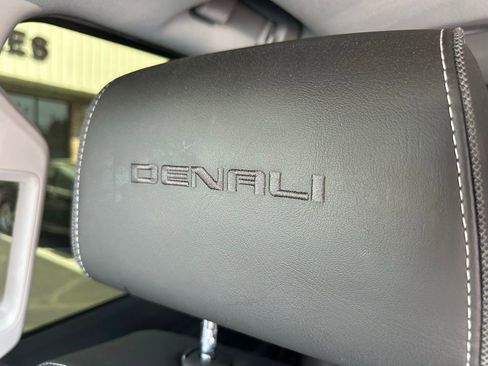 Used 2018 GMC Yukon Denali w/ Denali Ultimate Package AWD/4WD image 24