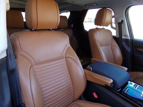 Used 2019 Land Rover Discovery HSE image 29